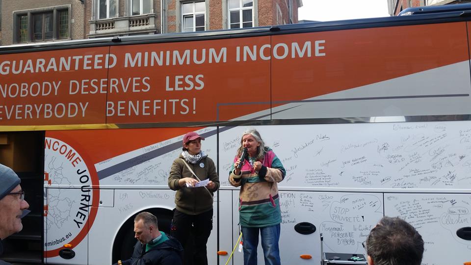Bus Tour à Namur: Stéphane Hazée présent pour « défendre un revenu minimum décent et plus pour chacun-e » !