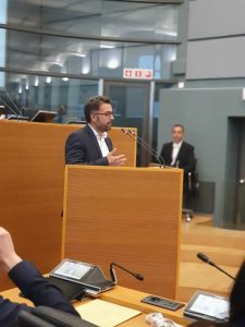 Christophe Clersy à la Tribune du Parlement wallon pour sa question d'actualité sur la gouvernance à l'ISPPC
